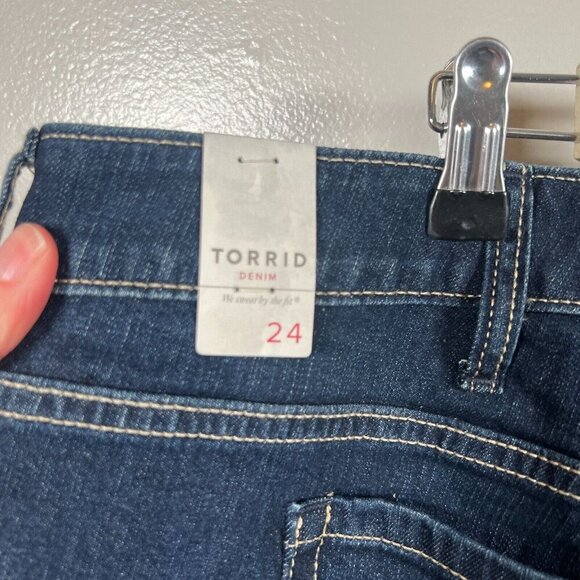Torrid Boyfriend Bermuda Shorts Size 24 Moonlit Dark Wash Denim High Rise - Picture 8 of 10